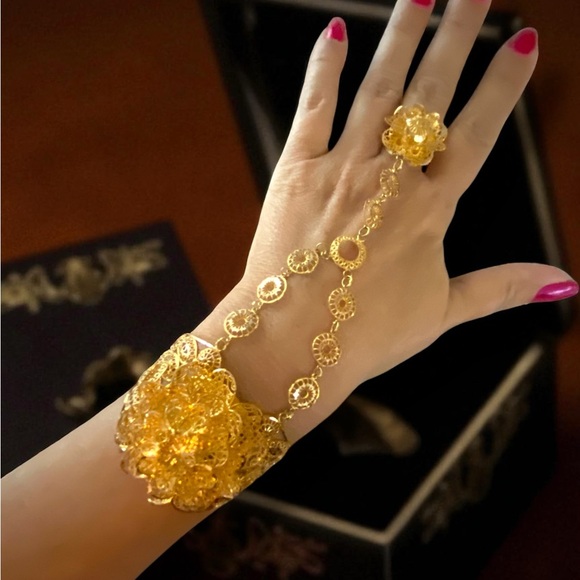 Elegant Solid 21K 916 Yellow Gold Fancy Floral PANJA Hand Bracelet BEAUTY!! - Picture 10 of 17